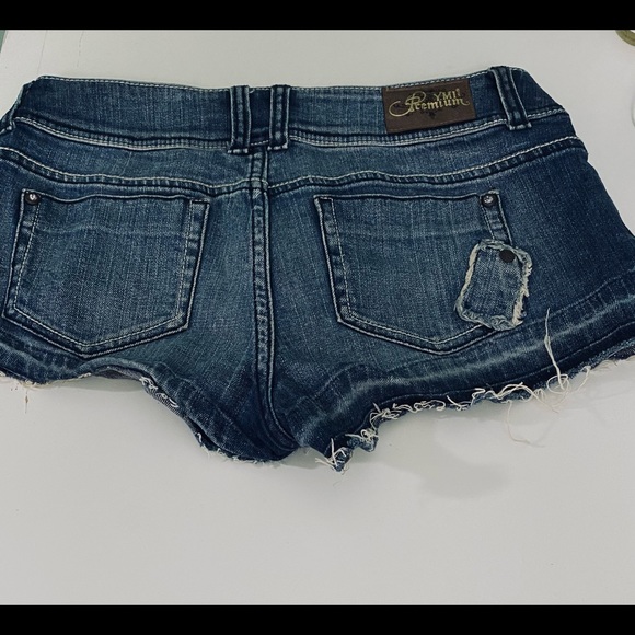 Short Jean - Picture 3 of 3